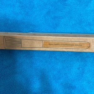 NIB The Body Shop Foundation Brush